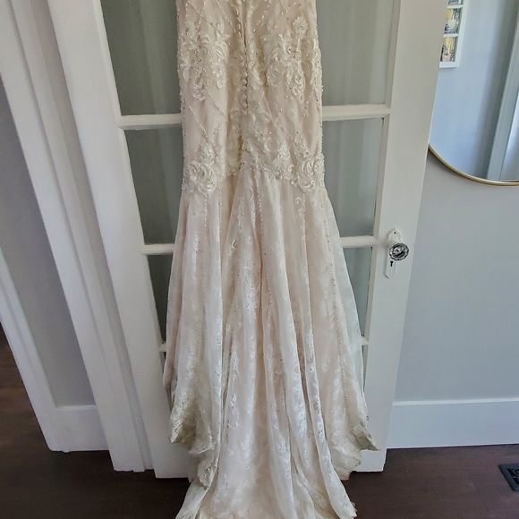 Wedding dress - Picture 7 of 11